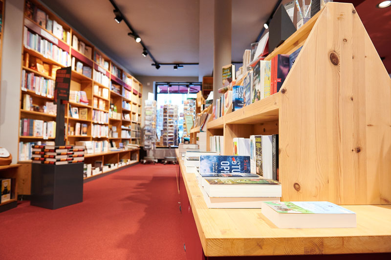  Große Auswahl an Büchern! 